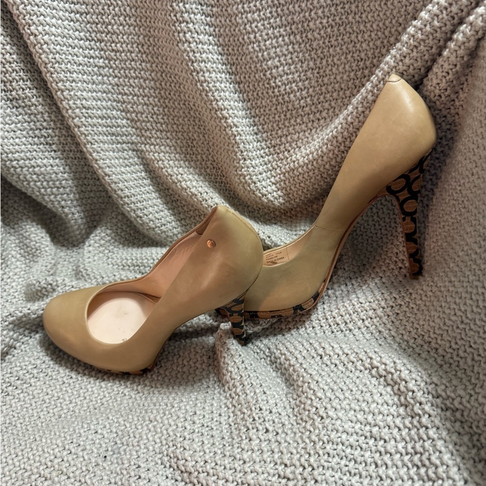 Coach Alexa Soft Calf Pumps Tan, Size 7.5 - Picture 5 of 6